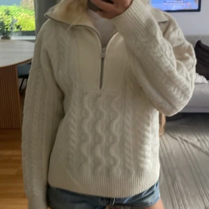 Stickad tröja - Stickad tröja från bikbok, storlek xs! :)