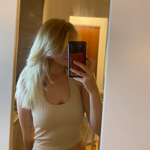 Beige Halterneck - Beige Halterneck, använd fåtal gånger 