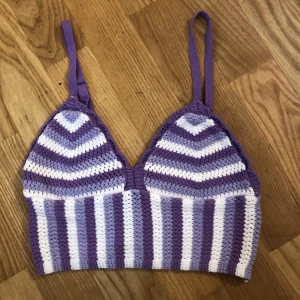 💜 - Mysig liten stickad crop top