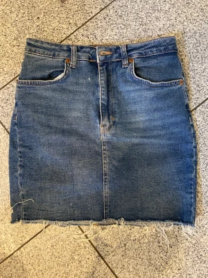 Jeanskjol - Jättefin kjol från pull and bear! 
