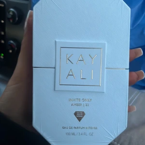 Kayali parfym  - Kayali nummer 23  Har råkat köpa fel, är inte använd Köpt för 1300  100 ml 