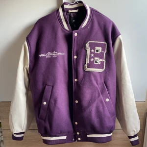 Jättefin baseball jacka - Fin baseball jacka i nyskick! Aldrig använd, original priset var 900kr. 