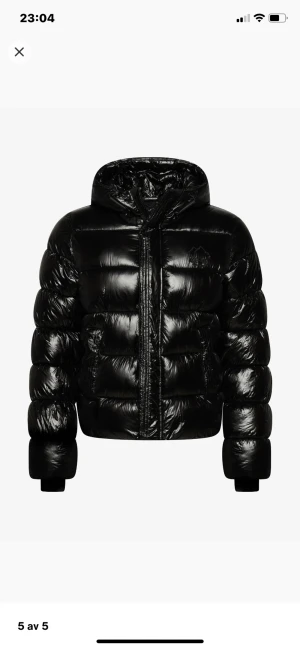 Superdry jacka - PRISET KAN DISKUTERAS! Säljer min vinter/ höst jacka, Köpt förra vintern finns inga slitningar eller andra skador är som ny har storlek M men passar även S