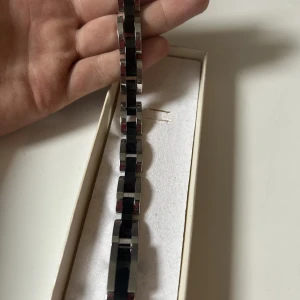 Arm länk  - Aldrig använd  Ligger i original förpackningen  Silver. 