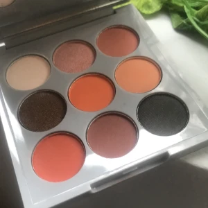 Helt oanvänd ögonskugga❤️ - Ett ny ögonskugga köpt för en månad ubgefär men den har bara inte kommit till användning❤️❤️vegansk och inte testad på djur🥰