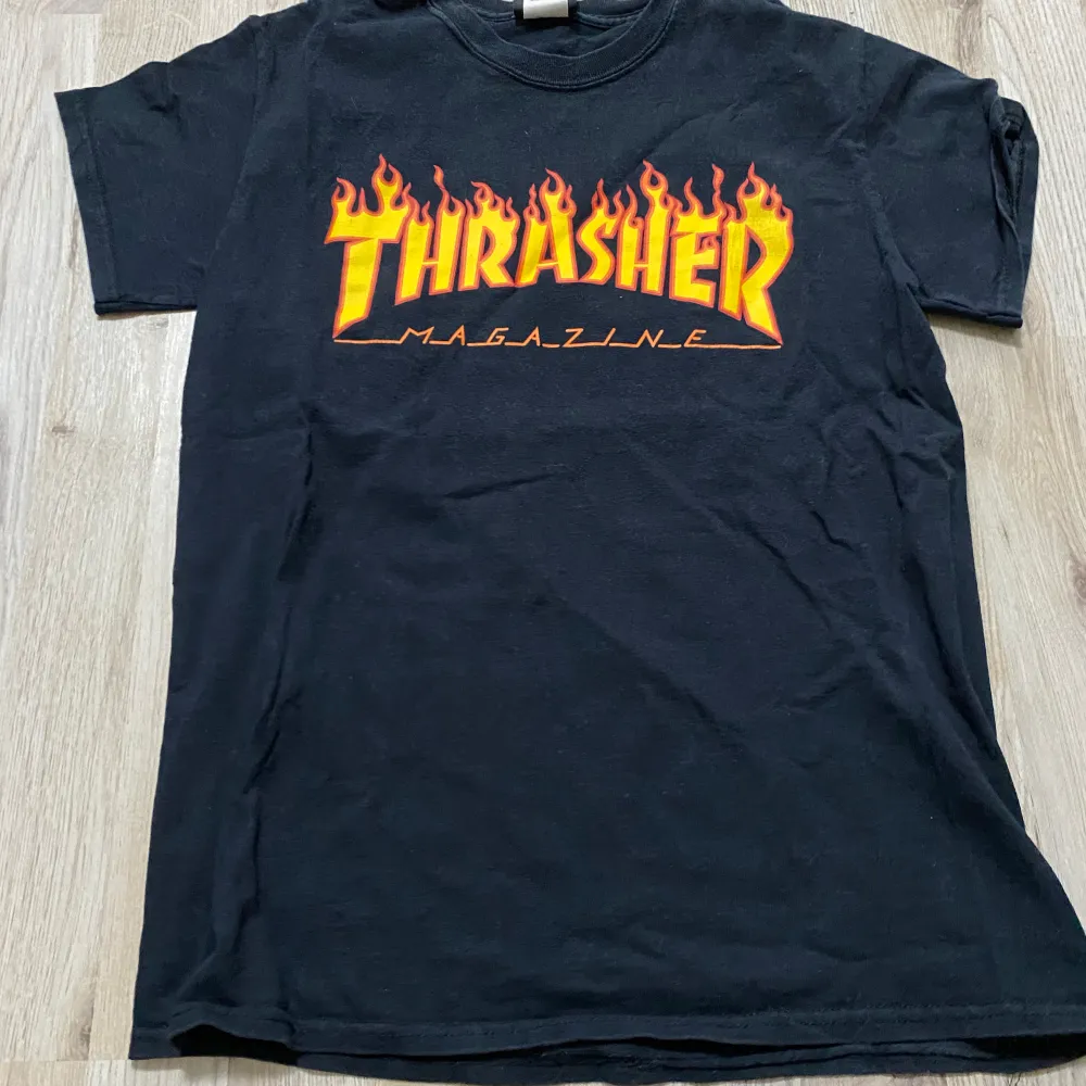 Tshirt från Thrasher, säljer då den inte kommer till användni g. T-shirts.