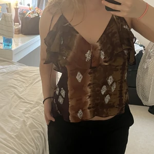 Zara topp - Denna as snygga toppen från Zara. Använd en gång!!🥰