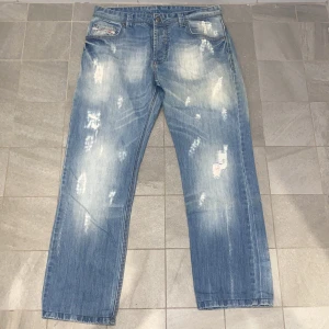 Diesel jeans - Säljer dessa då de inte är min stil längre, storlek 32 dvs någonstans 31/32L 31/32L. Riktigt fina jeans utan defekter. Billigare vid snabb affär!