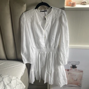 Zara klänning  - En jätte fin klänning från zara aldrig använd och i ny skick 👌🏼 ny pris 499