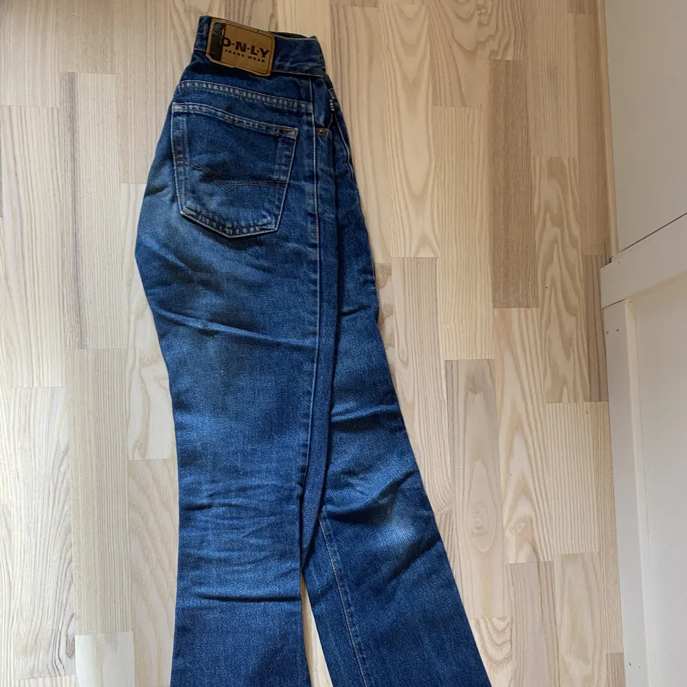 Såå snygga vintage jeans som tyvärr blivit små!❣️. Jeans & Byxor.