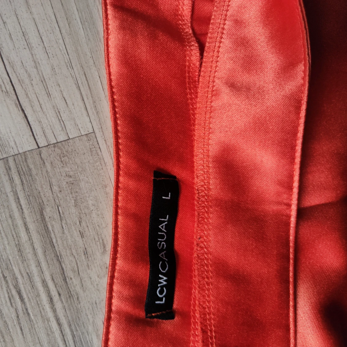 Aprikosfärgad satinkjol - 91