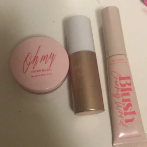 Blush - Säljer dessa tre Blush från makeupmekka för olika priser. oh my blush för 20 kr och Cheeky blush för 25 kr. Endast använd cheeky blush men oh my blush ör helt oanvänt. Creamy wand är såld