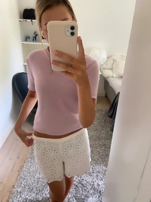 T shirt - Säljer denna fina tröja från zara storlek S