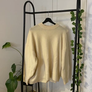 Stickad tröja  - Säljer denna fina stickade tröja från h&m