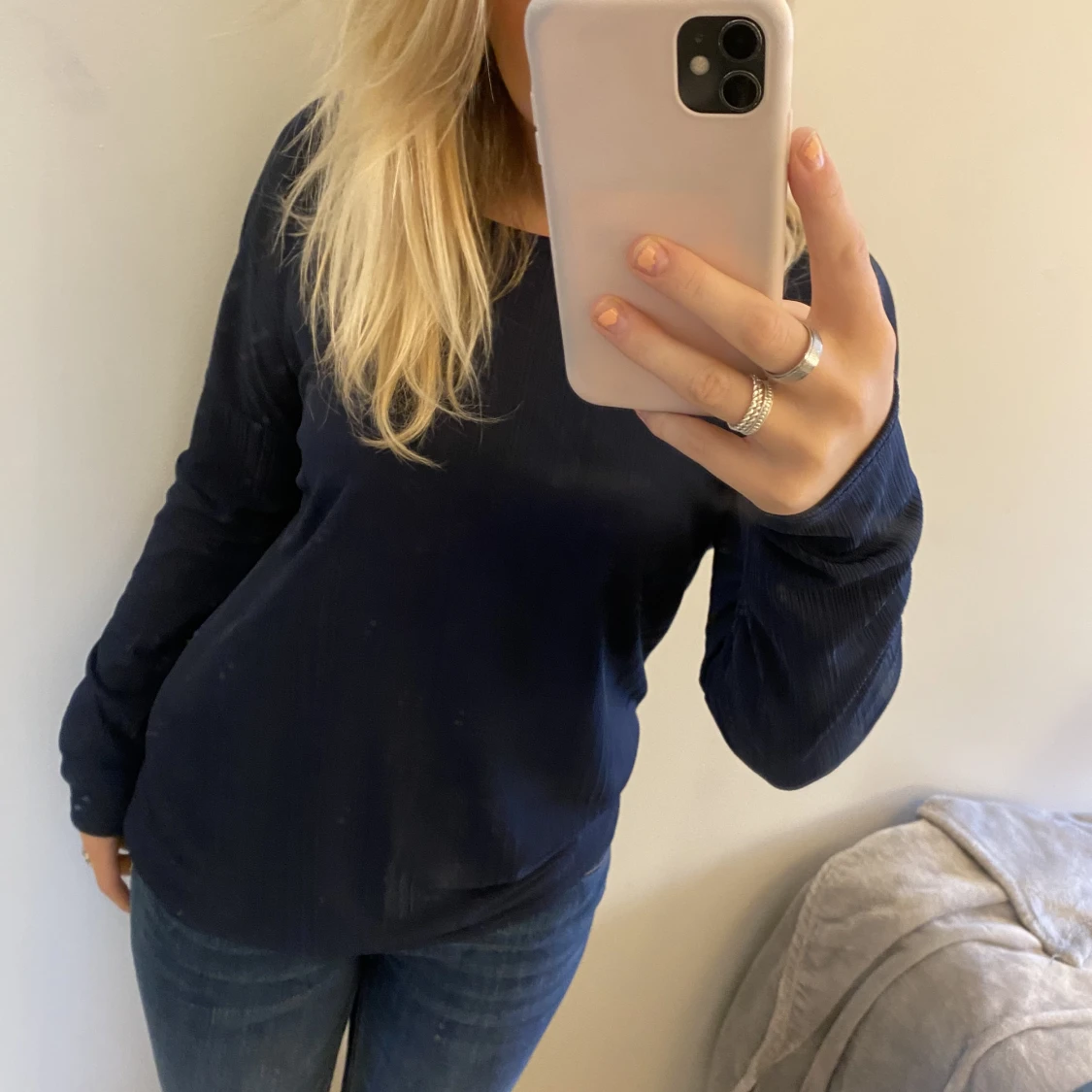 Blå blus med öppen rygg - 90