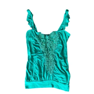 Paljett linne - Genomskinlig vid broderiet. Kontakta vid intresse <3