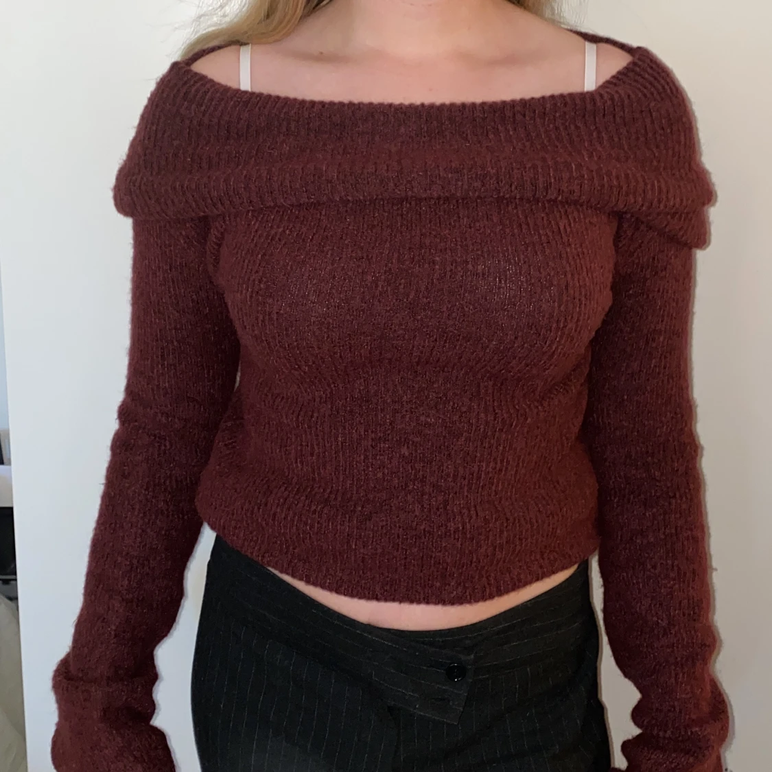 off shoulder stickad tröja 