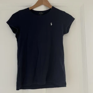 Ralph Lauren t-shirt - Ralph Lauren t-shirt storlek L (ungdom) men motsvarar storlek XS/S