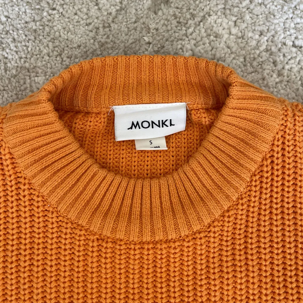 Knitted Sweatshirt från Monki i fint skick.. Stickat.