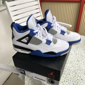 Jordan 4 motorsports  - Jordan 4 Motorsports. Size 44 och använda en gång. All og oxh äktenskapsbevis finns. (INGA TRADES, tack)