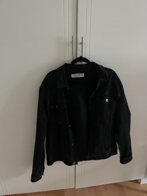 Samsoe samsoe jacka  - Jeansjacka från samsoe samsoe, skulle säga Medium i storlek. 