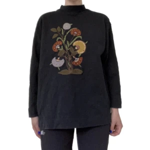 Collegetröja med blommor - Tröja med blommor och högre krage, fint skick och skön bomull! Uppskattar till en strl M. 