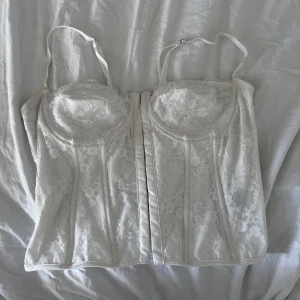 Korsett - topp  - Känd kortsett topp, för liten för mig i bysten! 