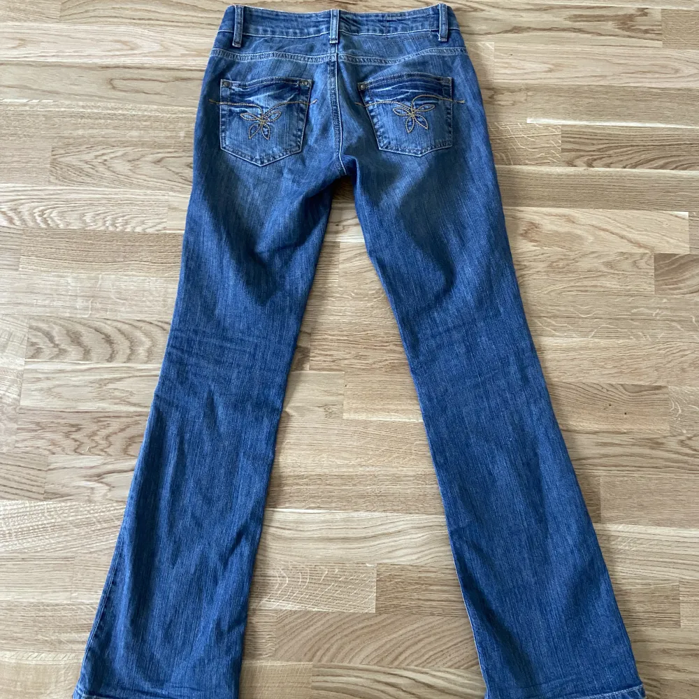Bootcut jeans, i storlek XS/S, 150 + frakt ( 110 ). Jeans & Byxor.