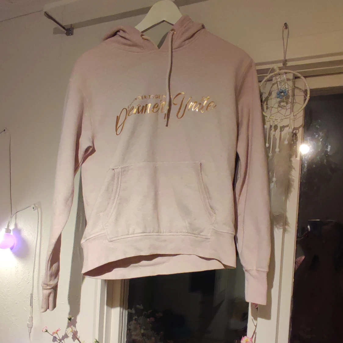 Söt rosa hoodie.