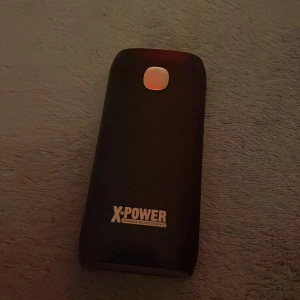 Powerbank - Ganska ny powerbank som aldrig används, ben är i bra skick, medföljer dock ingen laddare. Ny pris €59. Pris går att diskuteras.