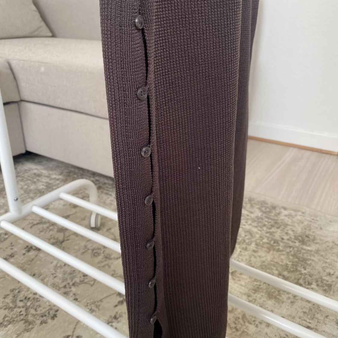 Ribbstickad klänning - 91