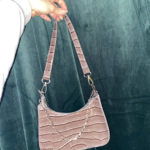 Liten gullig axelväska - Aldrig använd