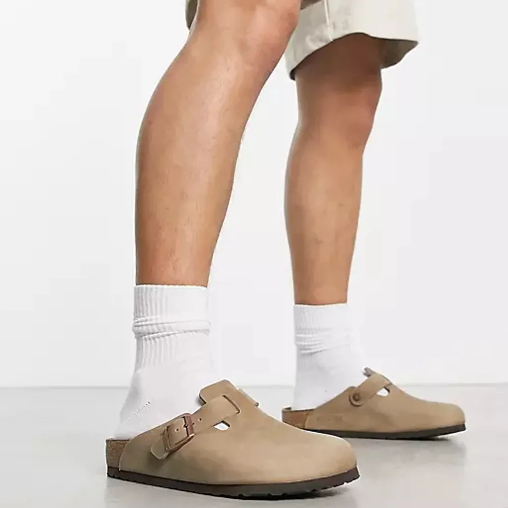 BIRKENSTOCK boston helt nya storlek 42 köpta från asos  Nypris 1700kr Endast testade . Skor.