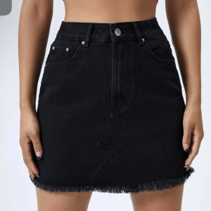 Kjol - Säljer denna kjol då den va för liten för mig, storlek M 