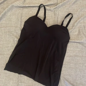 Uniqlo Airism Camisole Bra Top (Black) - See image for size details