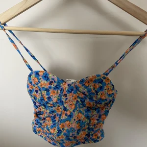 Linne - Super fint linne köpt 2hand☀️ Aldrig använt då den är för liten. Stl xs men ❕liten i storleken❕ Helt ny med lappar kvar 🌼  ☘️Ordinarie pris: 169kr