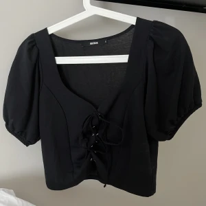 Topp - Topp från Bikbok i mycket fint skick, säljer även i vit💗