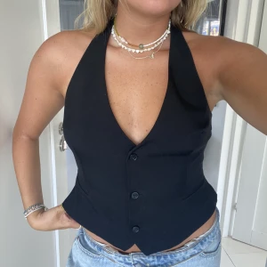 Kostymväst - Svart kostymväst/ halterneck 