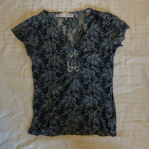 Världens finaste topp - Världens finaste spelstopp med glitter detaljer!!! Storlek M Frakt tillkommer 💘