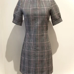 NY oanvänd klänning  - Ny oanvänd Office Wear klänning  Storlek- 34 Färg - Grå