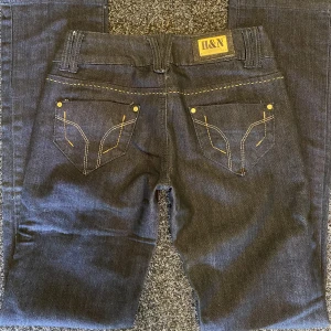 Jeans med raka ben - Marinblå jeans med raka ben. Mått kan ges privat!