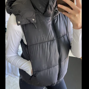Väst - Svart väst från zara storlek S.