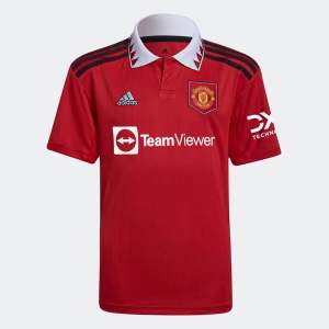 Säljer min oanvända Manchester United tröja med lappen kvar pga fel storlek. Köptes in för 1100kr. Säljer för 800kr, pris kan diskuteras vid snabb affär😊