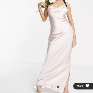 Rosa balklänning från asos  - Klänningen är i storlek 38 från asos. Endast testad, säljer pågrund av att jag hittat en annan klänning