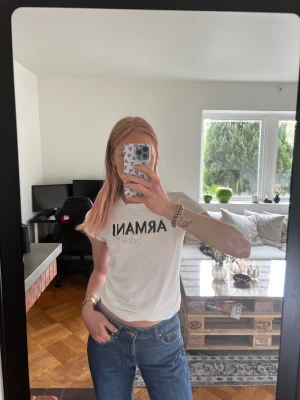 Armani t-shirt - Skit ball tischa från Armani som tyvärr inte kommer till användning längre✨har lite coola pärlor på vissa utav bokstäverna, sparsamt använd! 