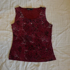 Leopard linne - Leopardmönstrad röd topp med sammet och glitter. Storlek L Frakt tillkommer 💘💘