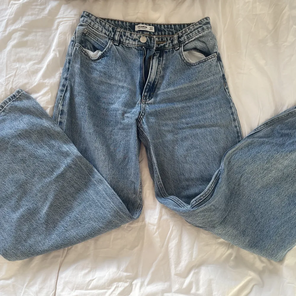 Jeans med vida ben, knappt använt. Jeans & Byxor.