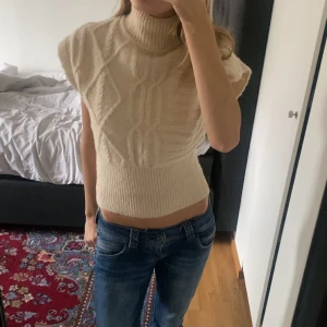 Stickad tröja - Säljer denna as snygga stickade tröja med polo 💕