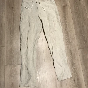 Linnenbyxa ifrån zara - Ett par linnebyxor ifrån zara i bra skick