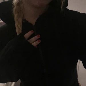 Zip hoodie - Säljer denna fina zip hoodien från Cubus då den inte kommer till användning längre💓